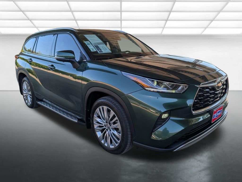 Used 2025 Green Toyota Platinum image 1
