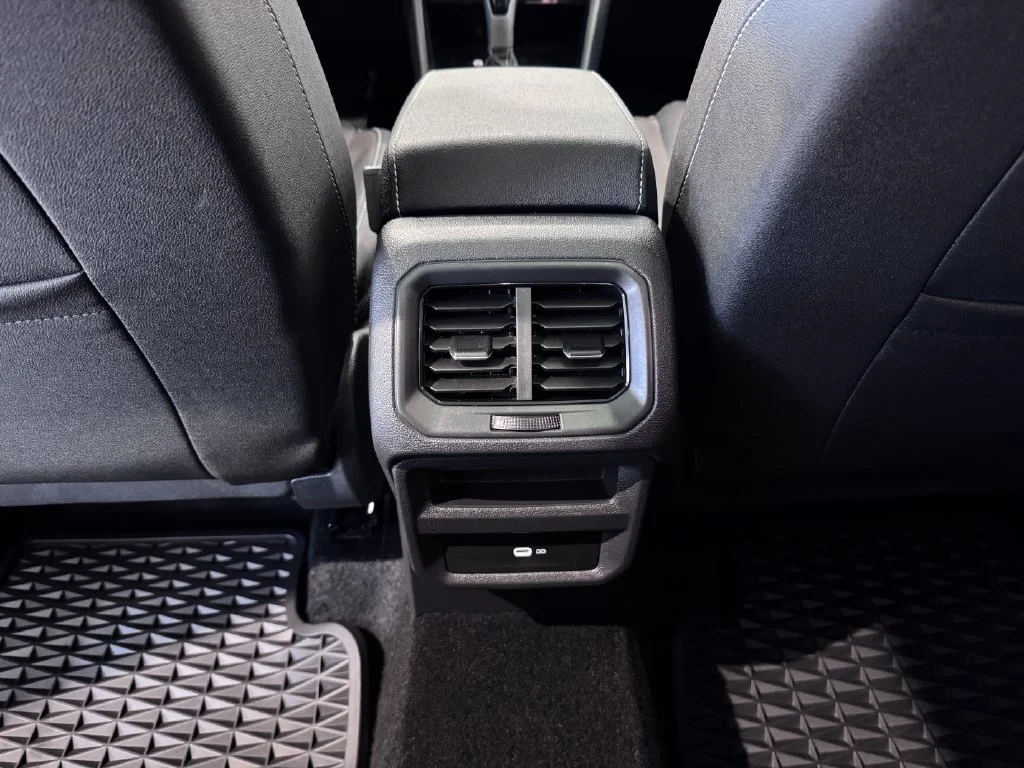 2024 Volkswagen Taos SEL - Photo 29