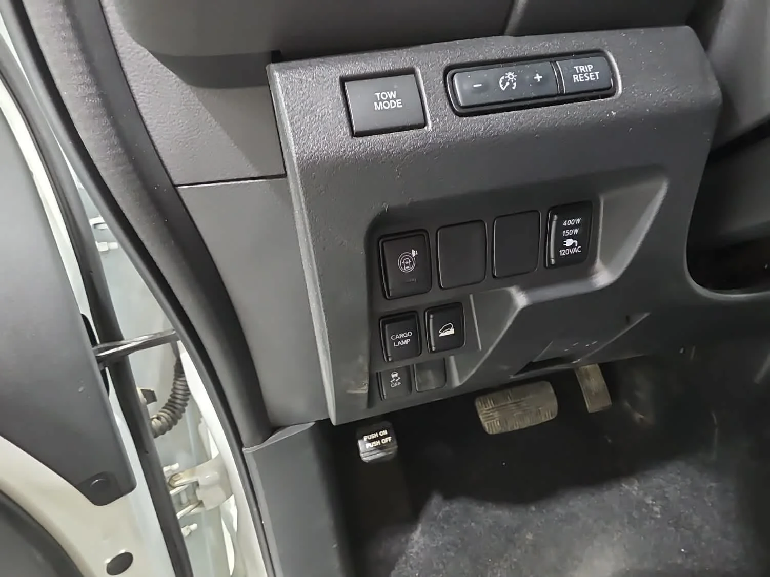 Used 2025 Whi/white Nissan SV image 17
