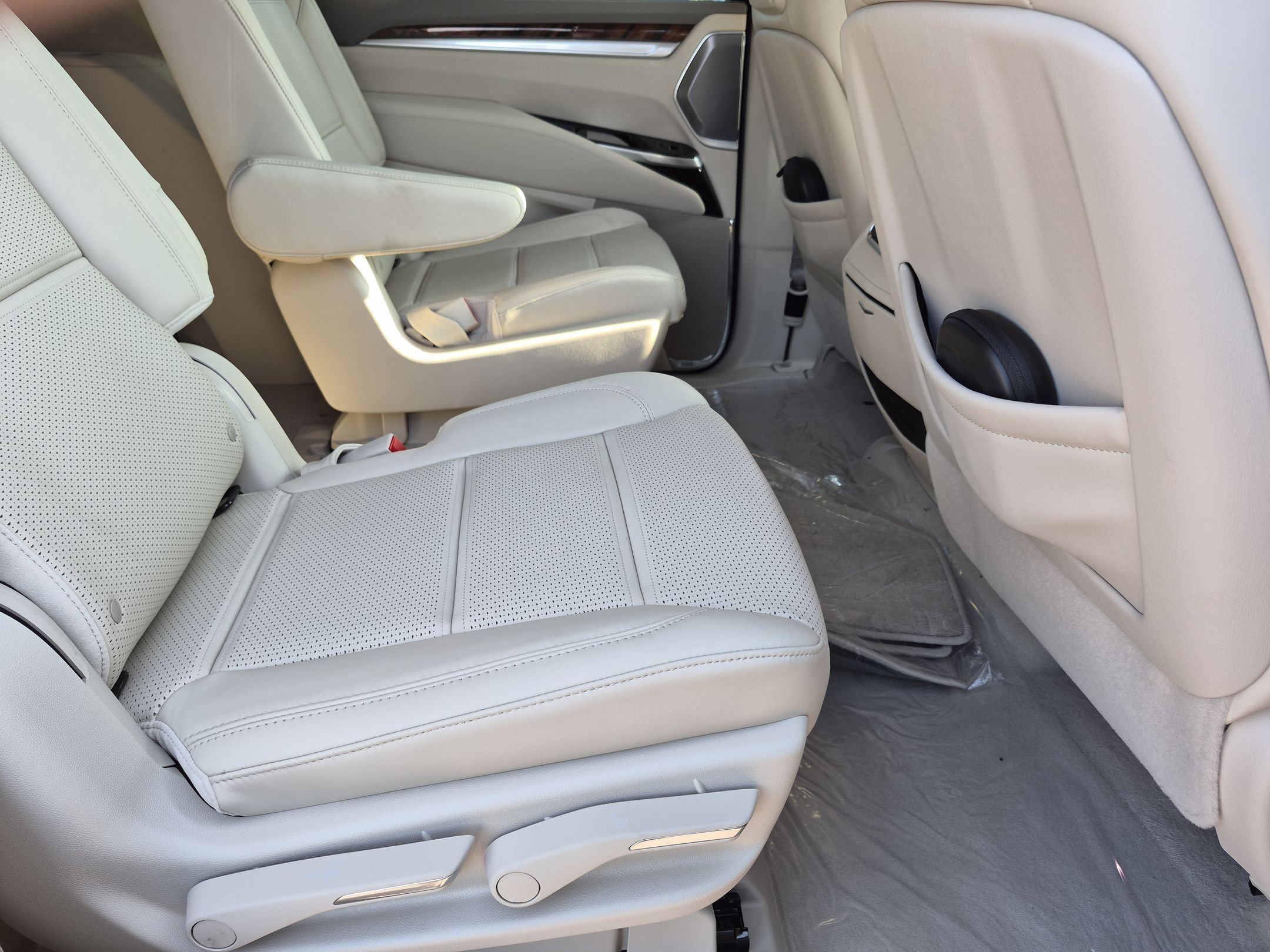 2026 Cadillac Escalade Platinum Sport - Photo 35