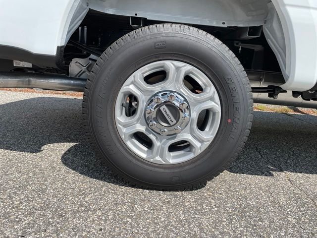 New 2026 Oxford White Ford F-250® XLT image 7