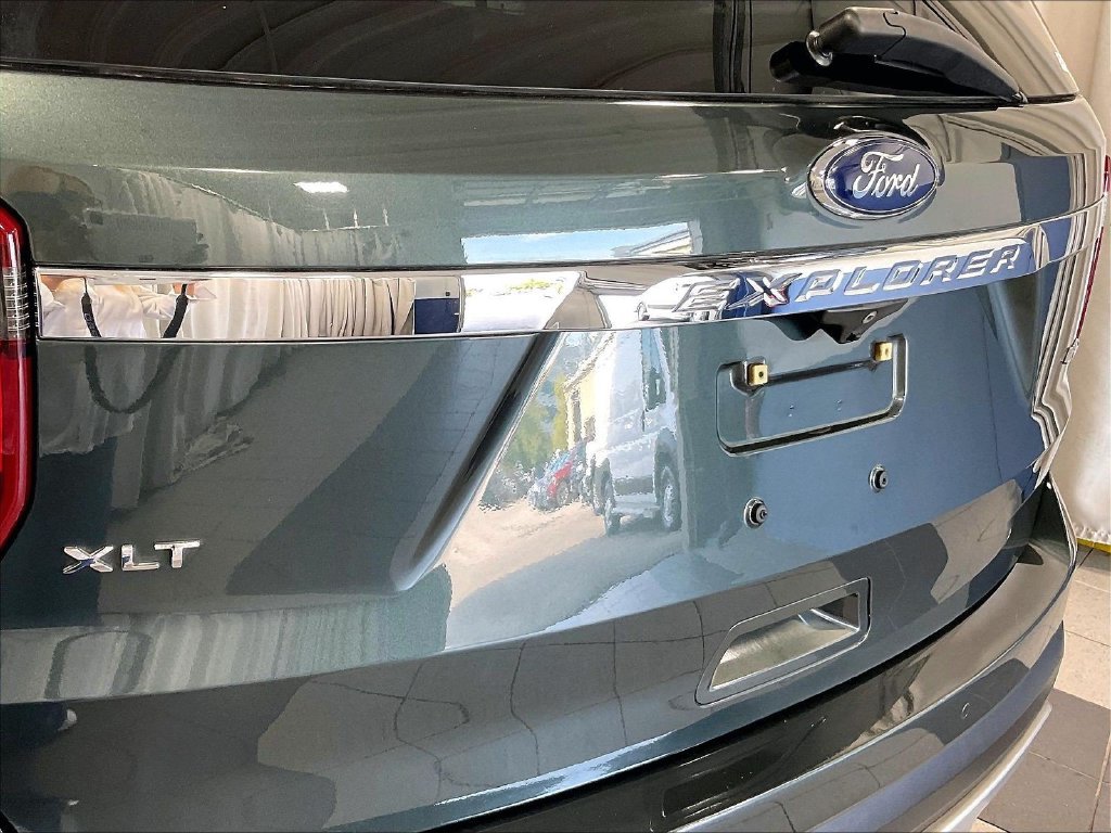 Used 2016 Gray Ford XLT image 30