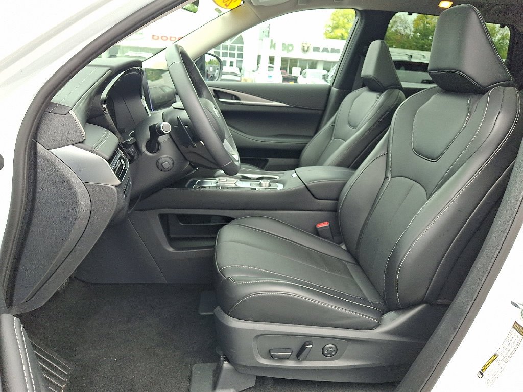 Used 2026 White INFINITI LUXE image 15