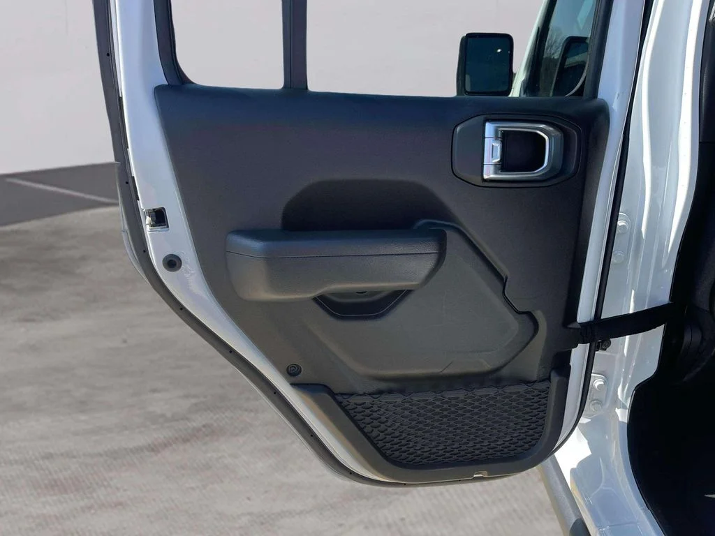 Used 2025 Bright White Clearcoat Jeep Rubicon image 22