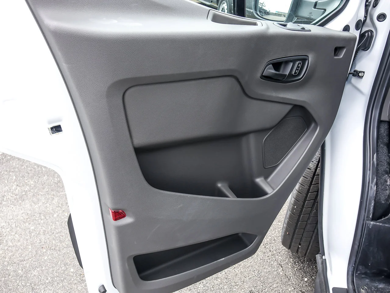 New 2026 Oxford White Ford Cutaway image 23
