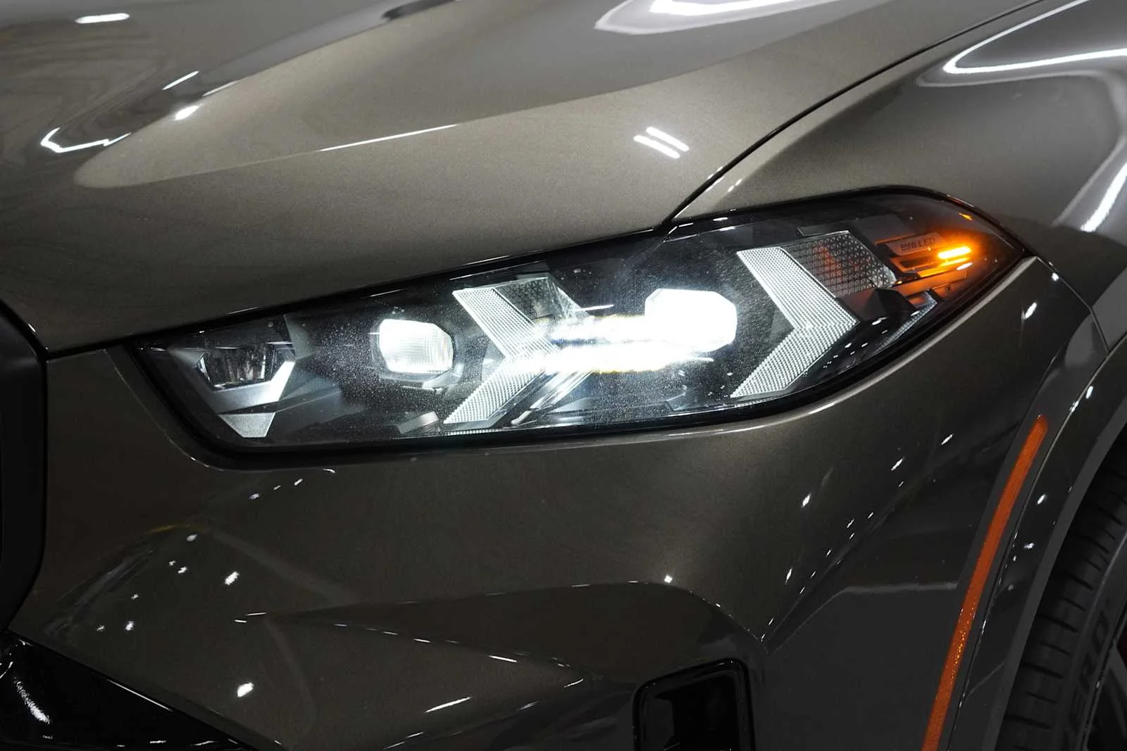 New 2026 Manhattan Green Metallic BMW xDrive40i image 4