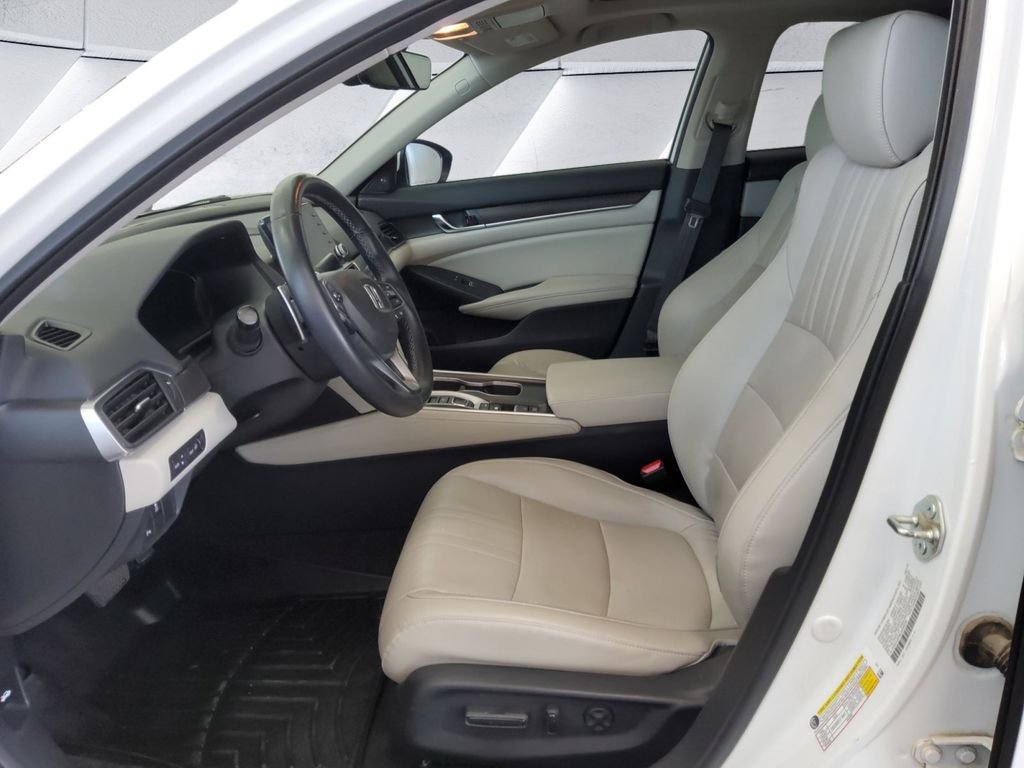 Used 2018  Honda Touring image 7