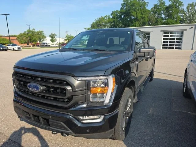 Used 2023 Black Ford XLT image 2