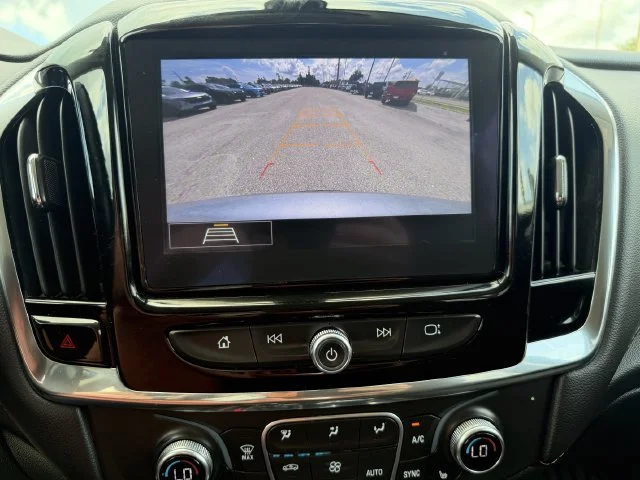 Used 2020 SILVER ICE METALLIC Chevrolet LT Cloth image 25