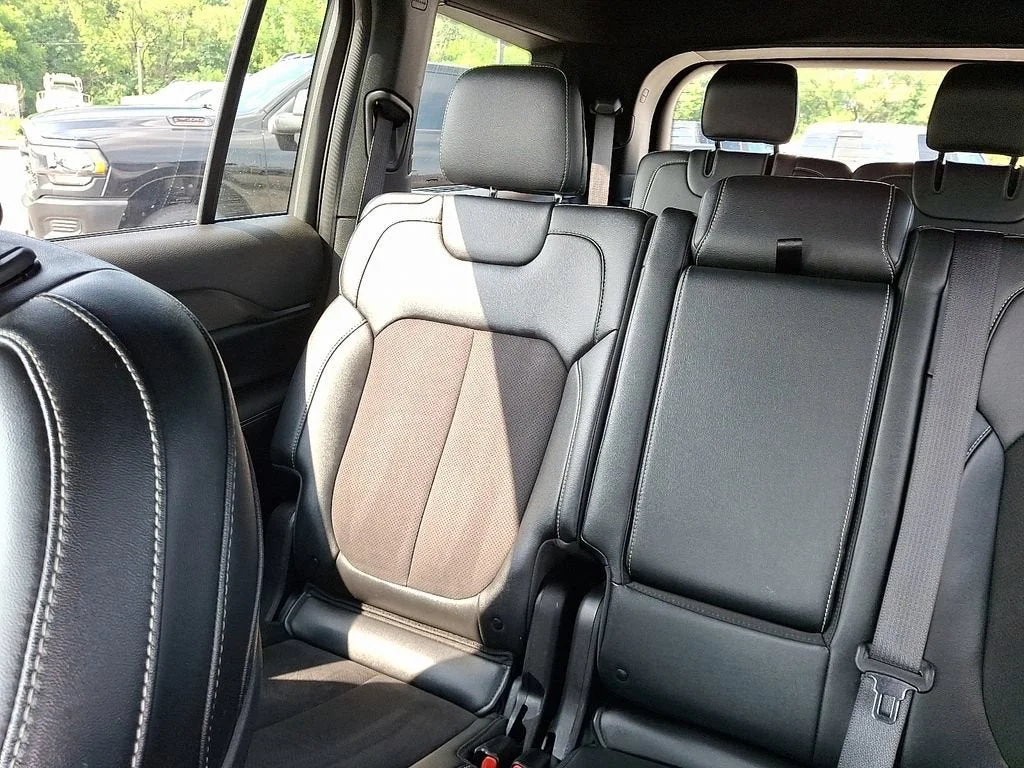 Used 2023 Gray Jeep Altitude 4x4 image 52