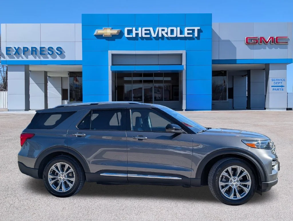 Used 2022 Gray Ford Limited image 2