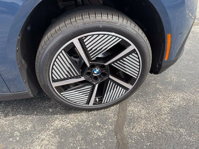New 2027 Ocean Wave Blue Metallic BMW  image 3
