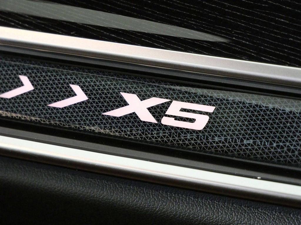 Used 2026 Skyscraper Grey Metallic BMW xDrive40i image 25
