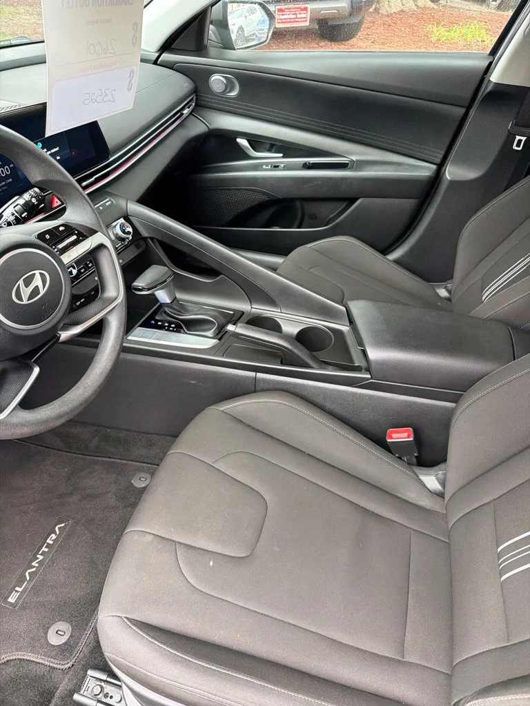 Used 2024 Gray Hyundai SEL image 18