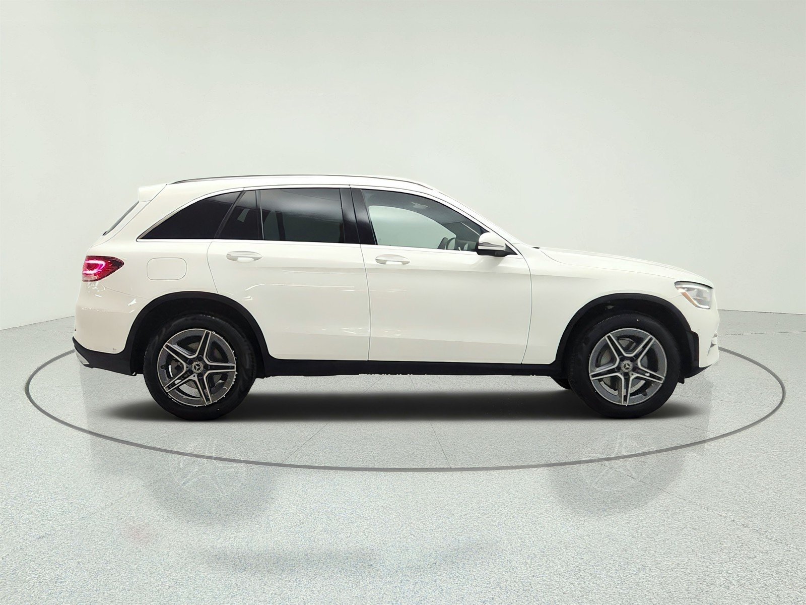 Used 2021 Polar White Mercedes-Benz GLC 300 4MATIC® SUV image 4