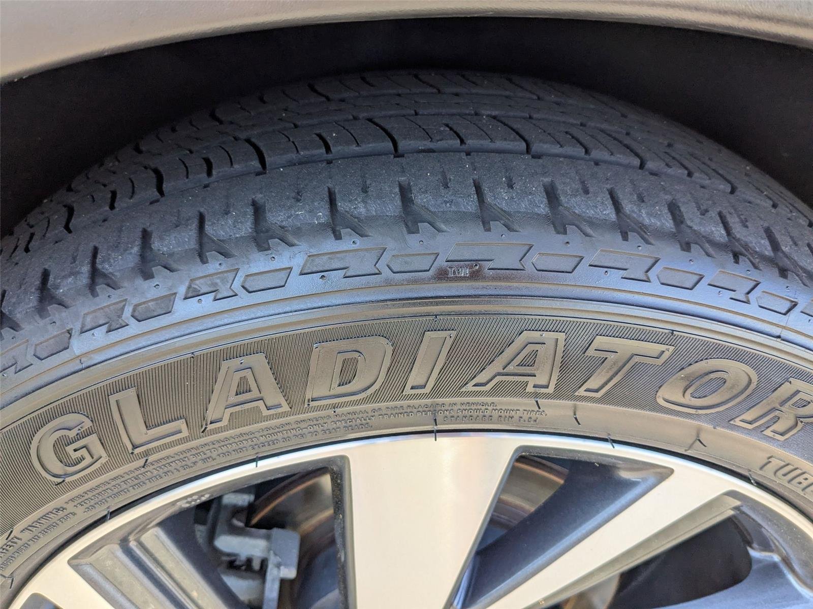 Used 2023 Super Black Nissan SL image 11