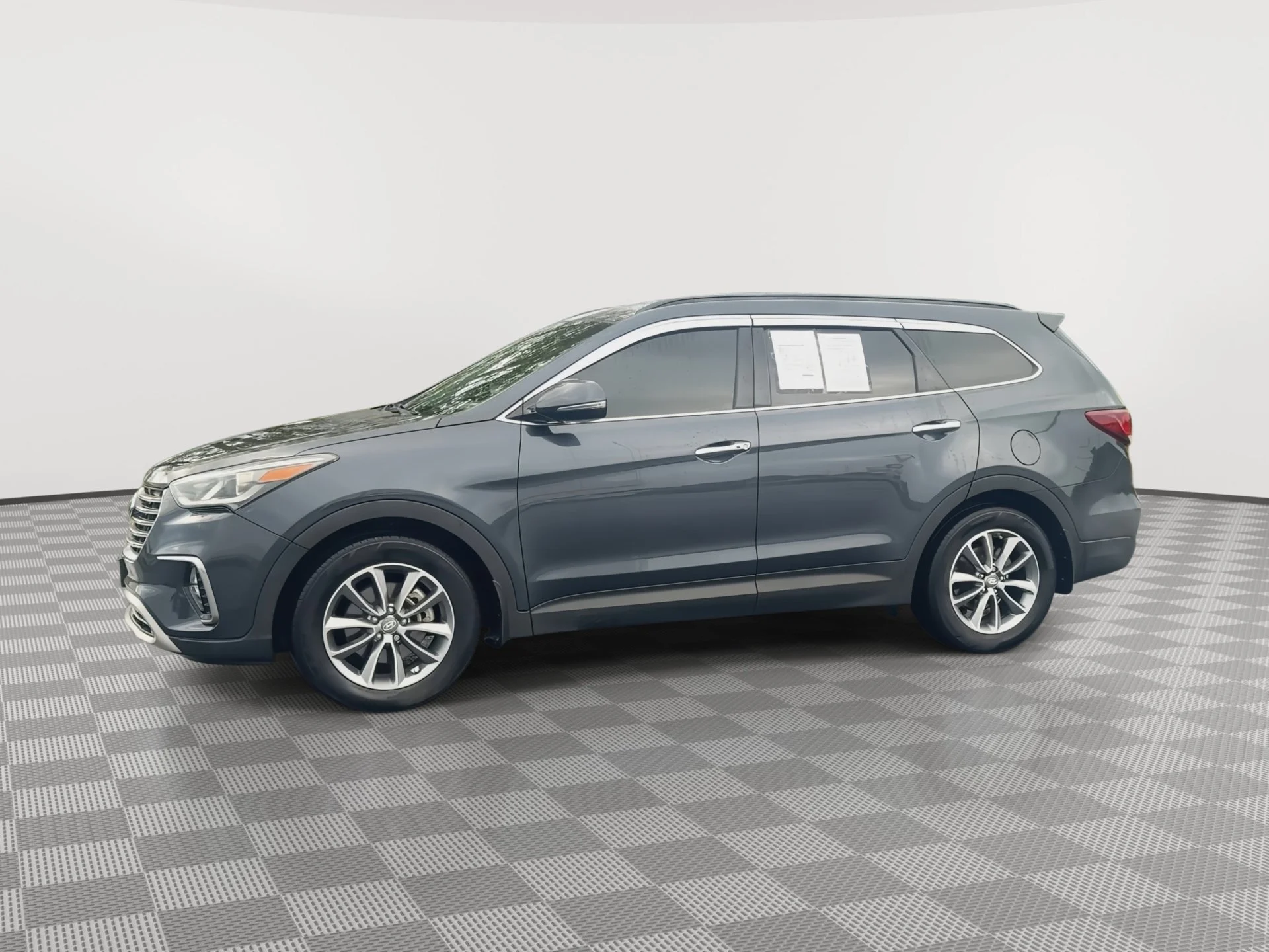 Used 2018 Night Sky Pearl Hyundai SE image 5