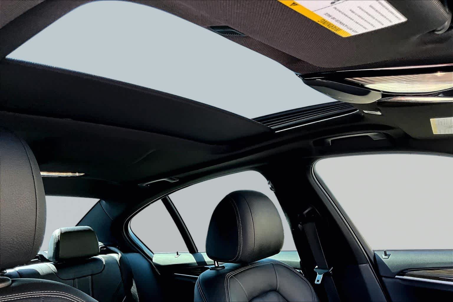 Used 2019 Black Sapphire Metallic BMW 530i image 14