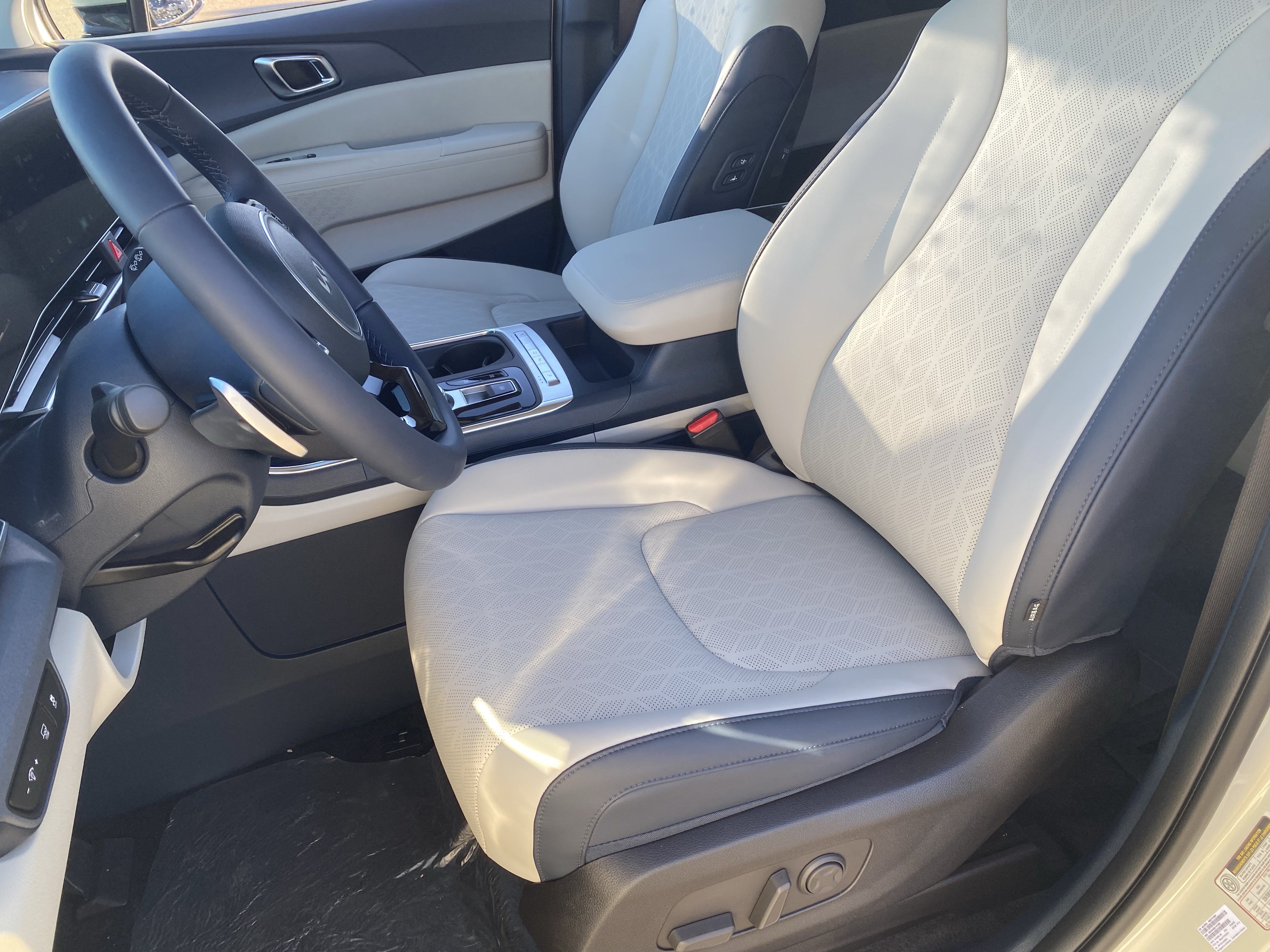 New 2026 Ivory Silver Kia EX image 18