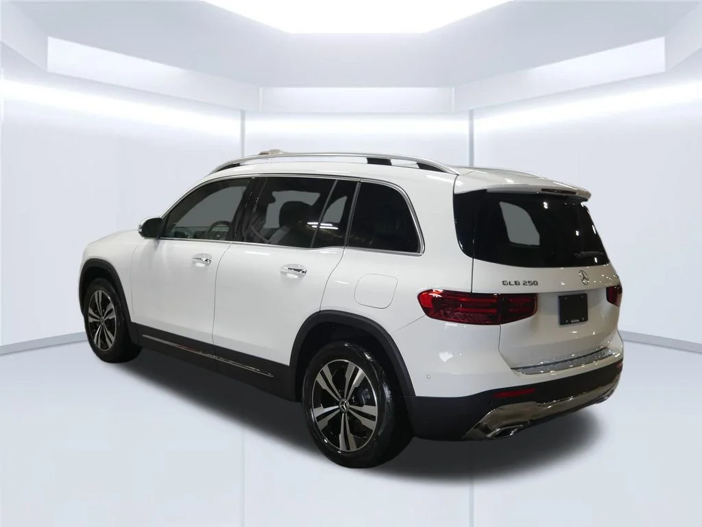 New 2026 Polar White Mercedes-Benz GLB 250 image 3