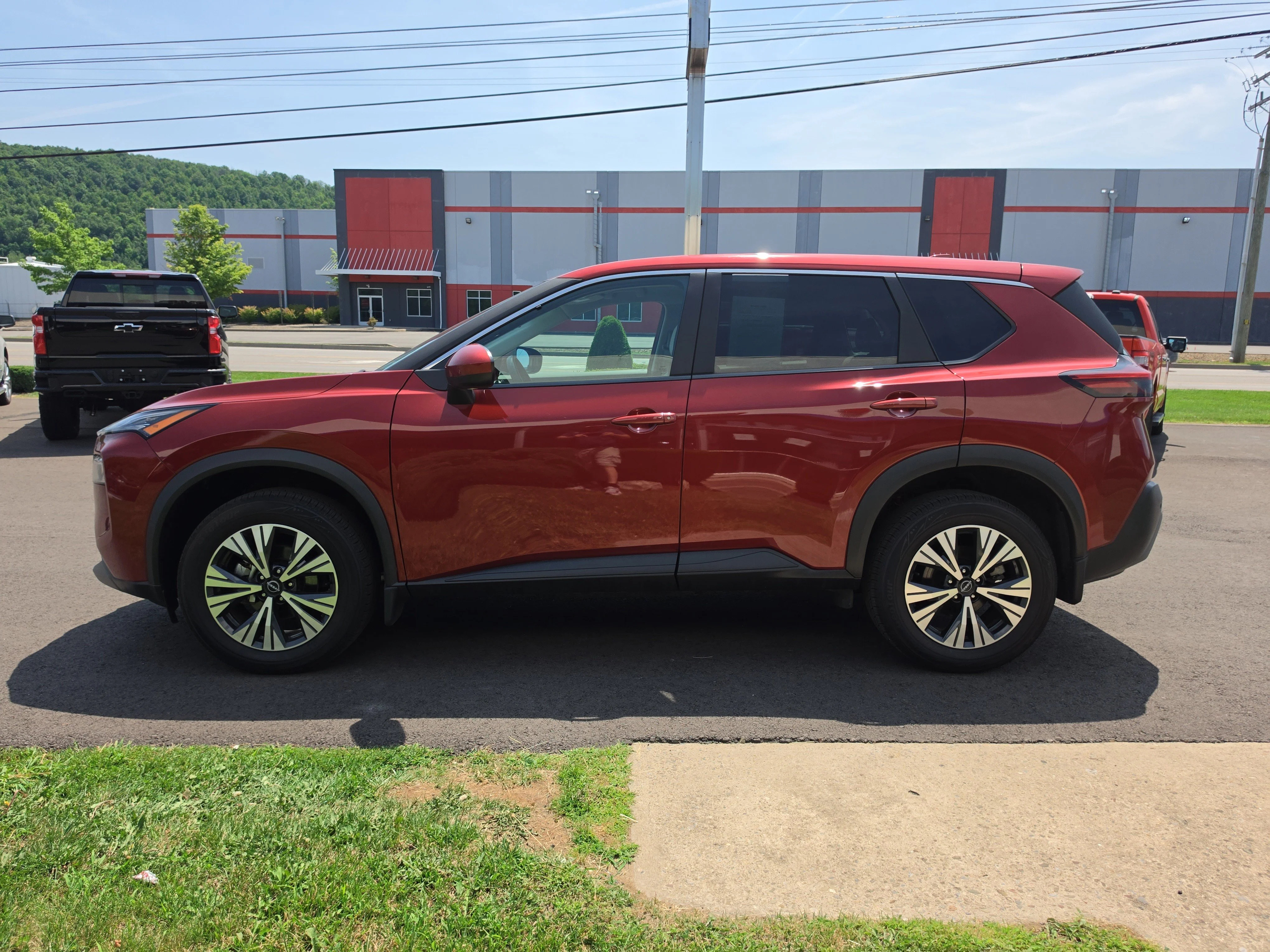 Used 2023 Scarlet Ember Tintcoat Nissan SV image 7