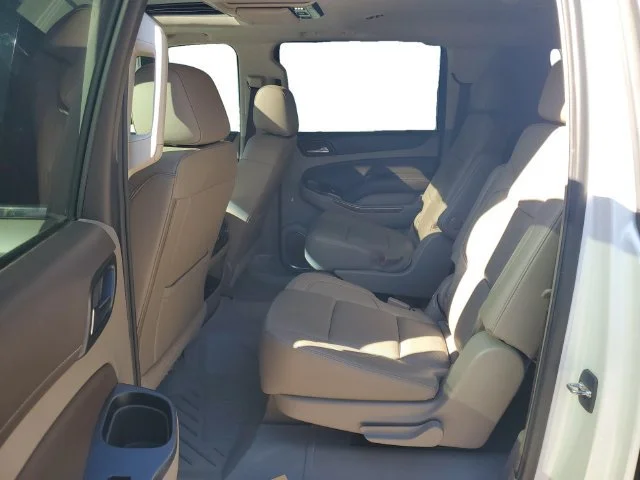 Used 2018 IRIDESCENT PEARL TRICOAT Chevrolet Premier image 27