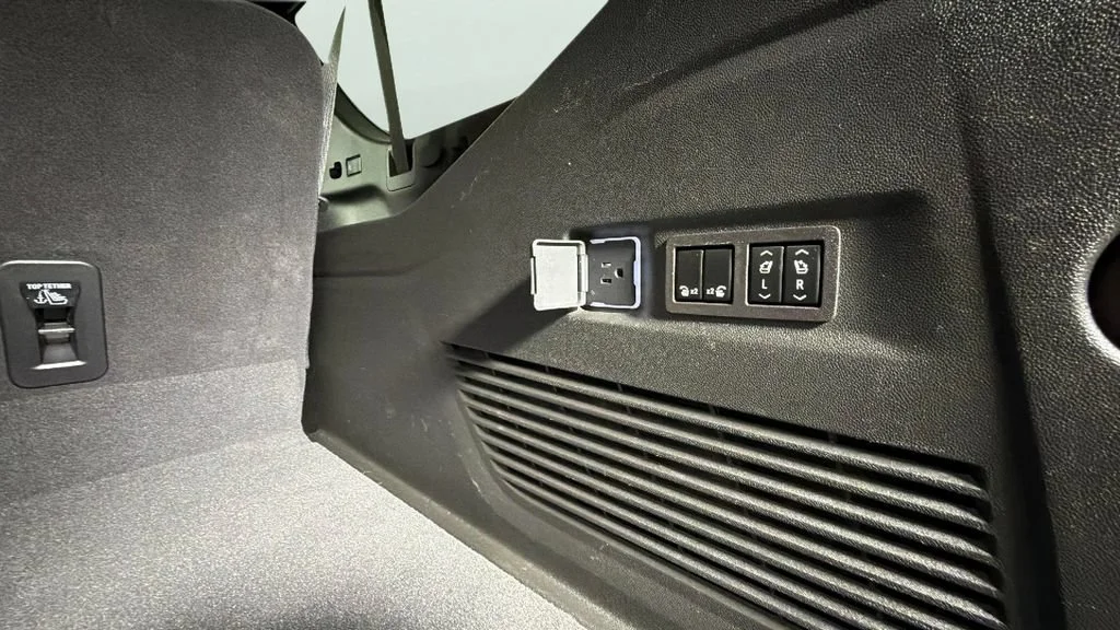 Used 2023 Black Chevrolet RST image 31