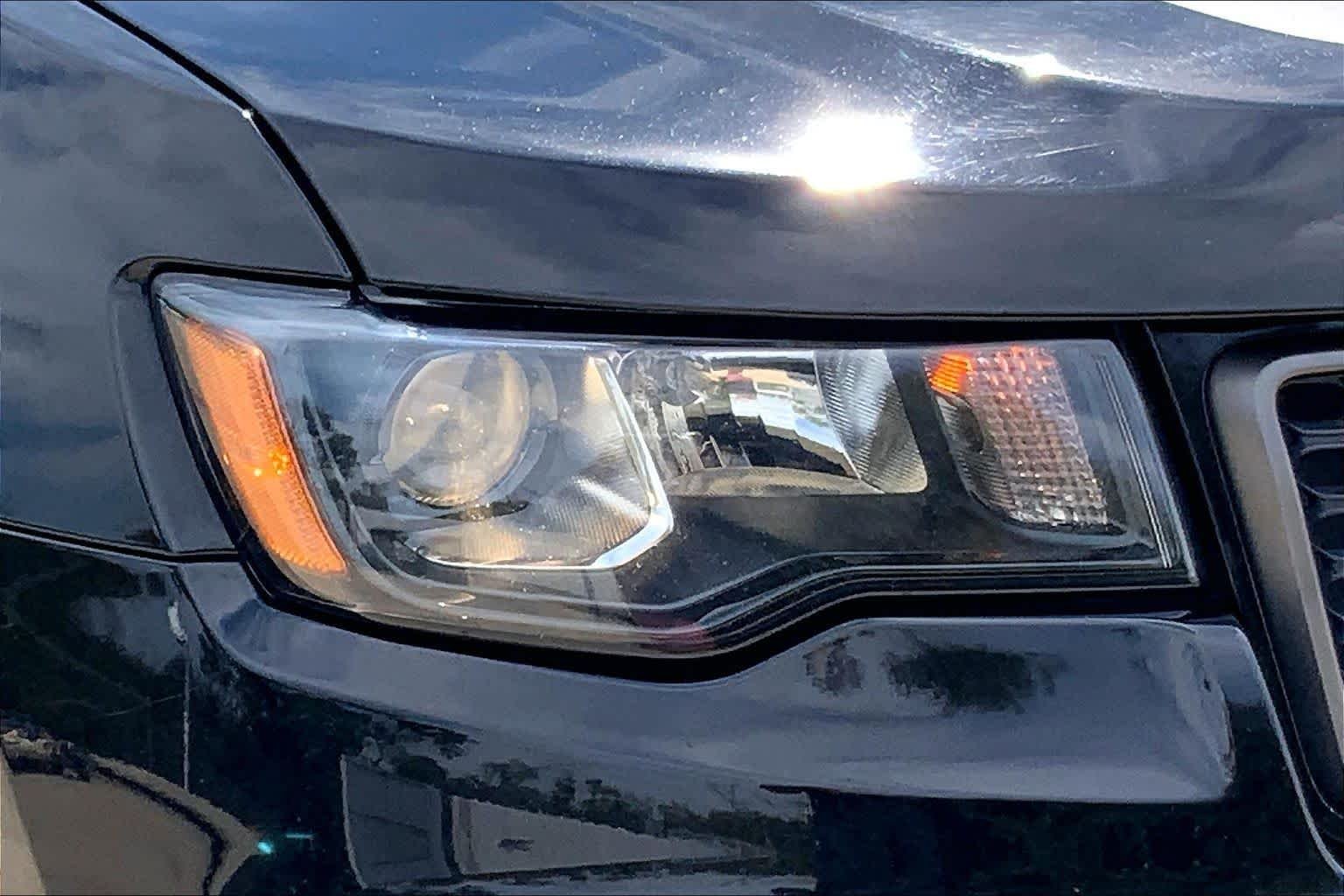 Used 2019 Diamond Black Crystal Pearlcoat Jeep Trailhawk image 26