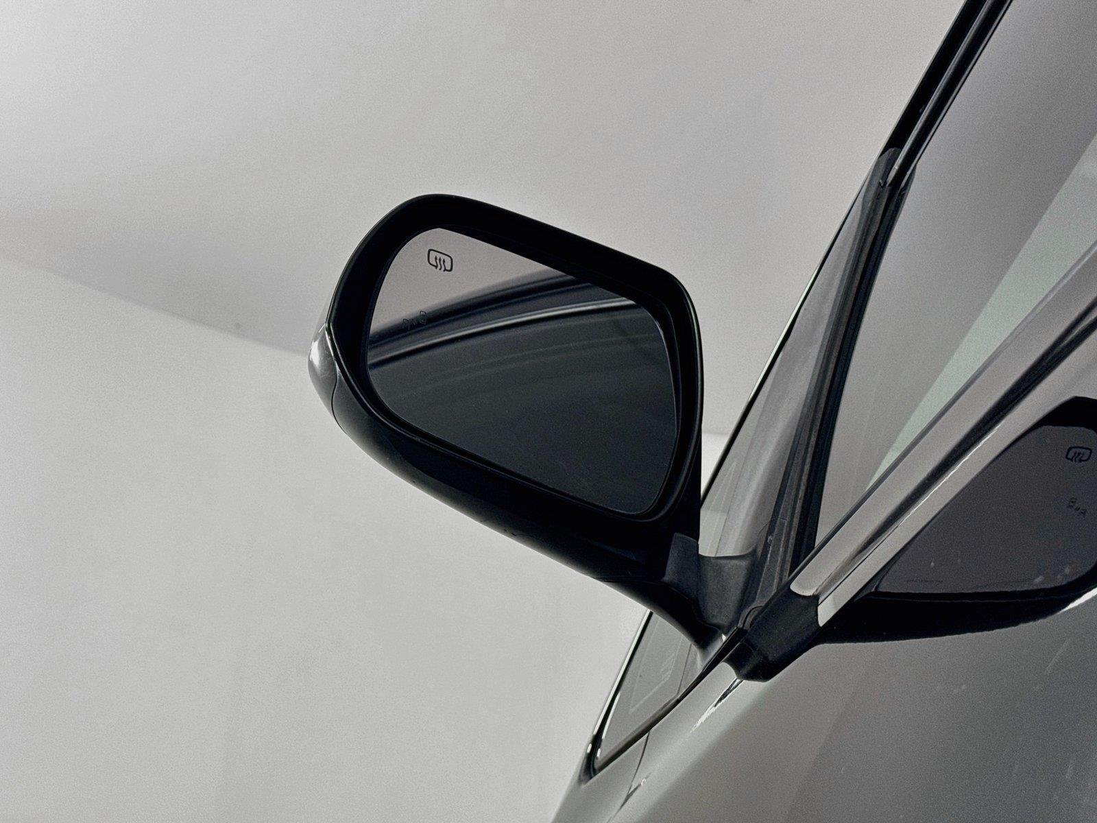 Used 2013 Black Toyota XLE image 5