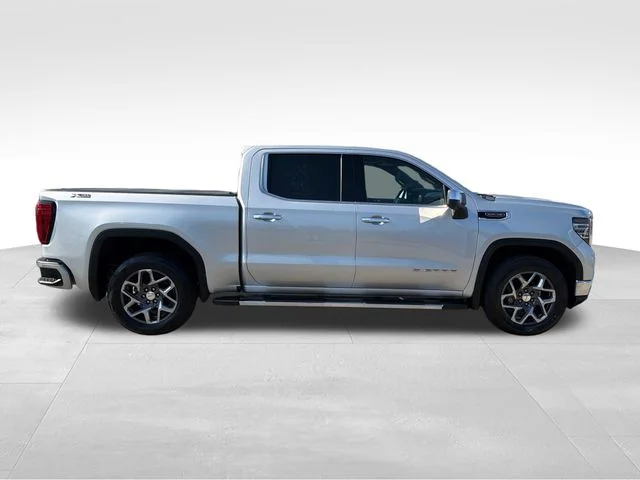 Used 2022 Silver GMC SLT image 8