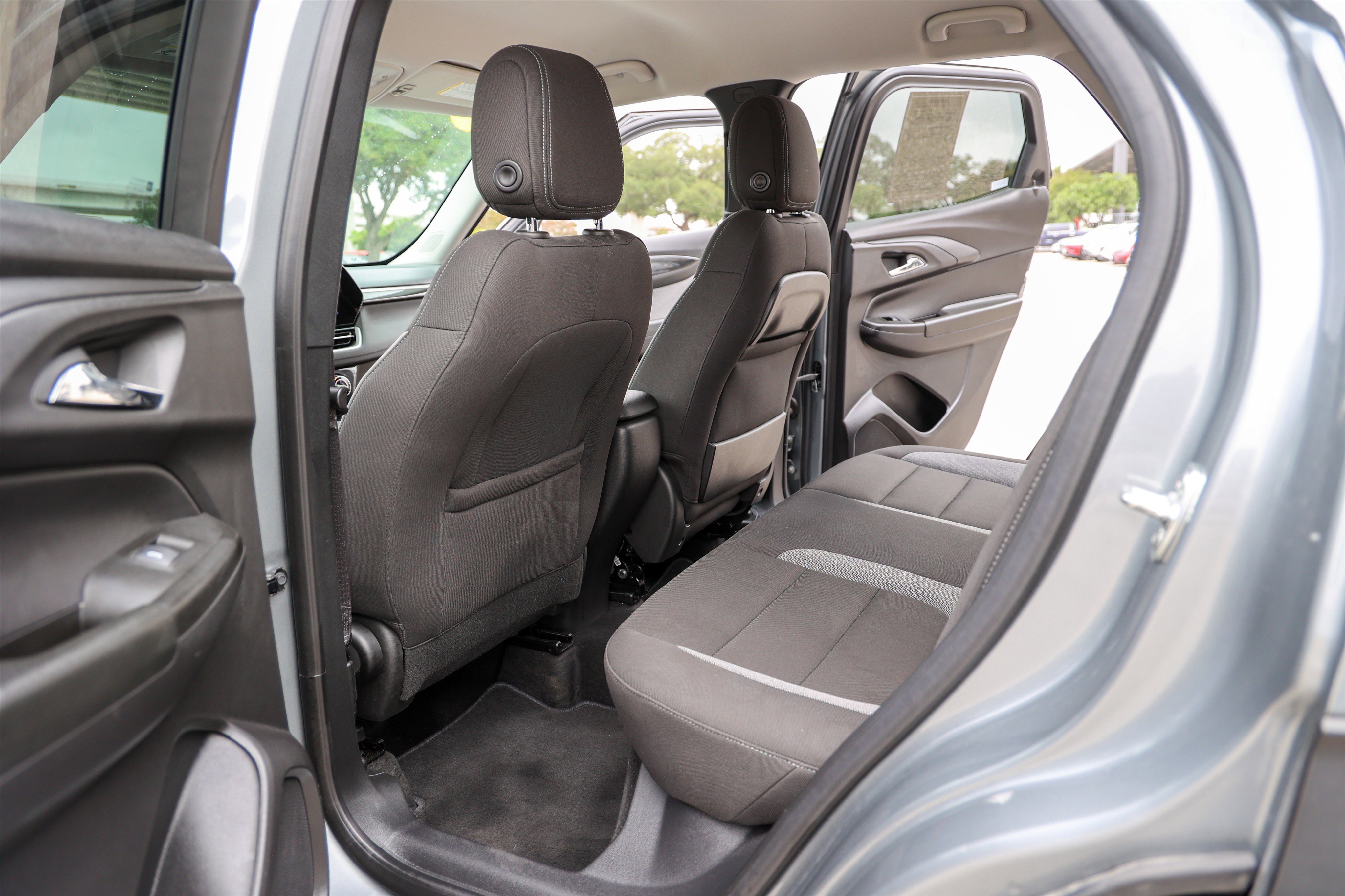 Used 2025 Sterling Gray Metallic Chevrolet LT image 33