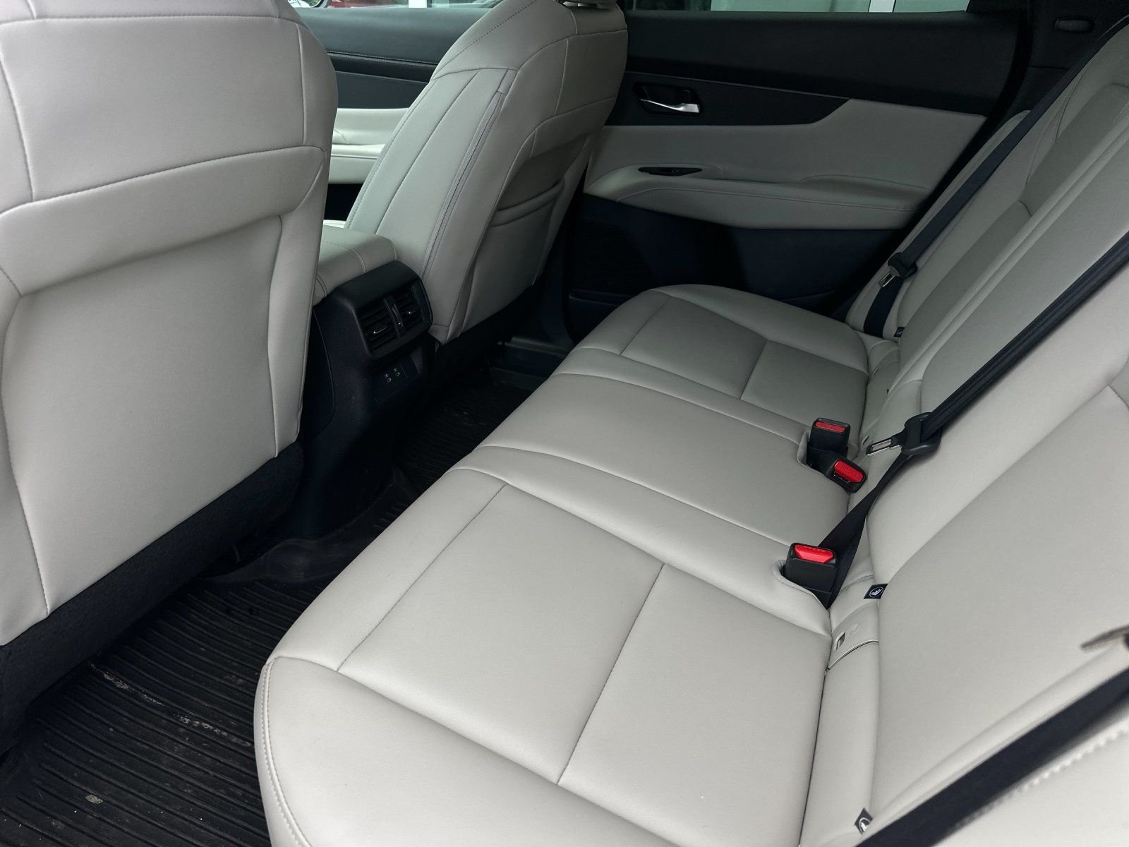 Used 2025 Everest White Pearl Tricoat Nissan SV image 11