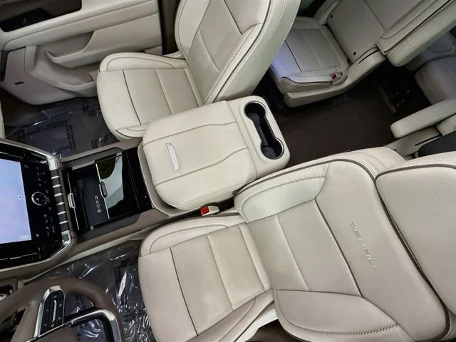 Used 2025 White GMC Denali image 24