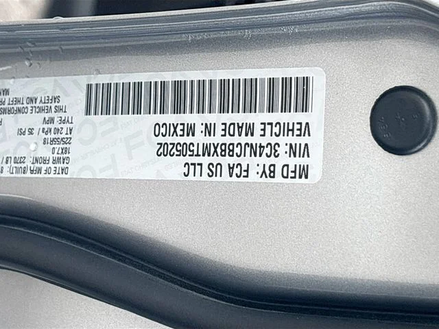 Used 2021 Silver Jeep Latitude image 28