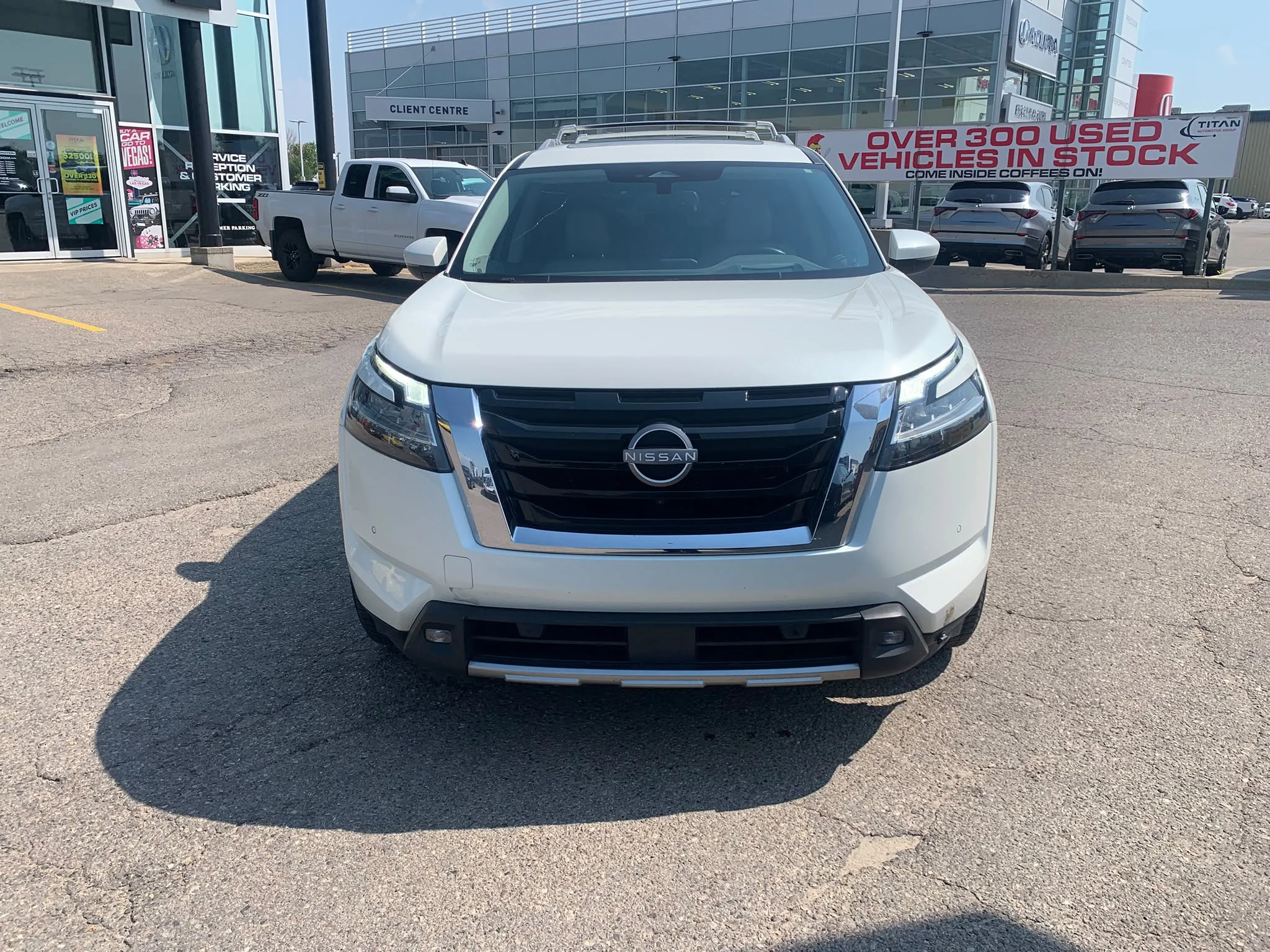 Used 2022 White Nissan SL image 5