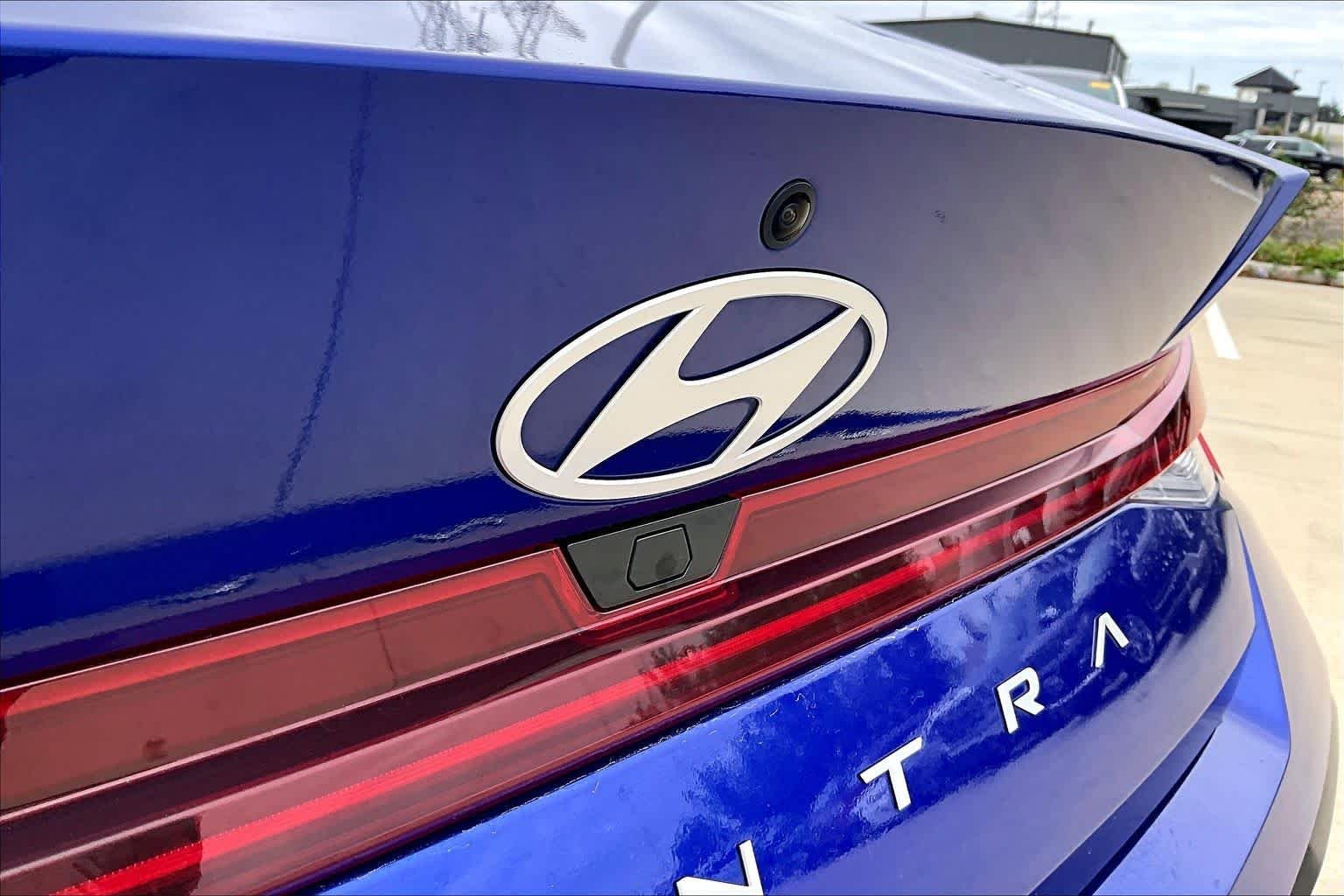 Used 2025 Intense Blue Hyundai SEL Convenience image 10