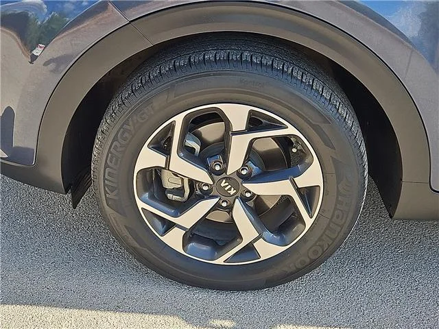 Used 2022 Sparkling Silver KIA LX Front-wheel Drive image 7