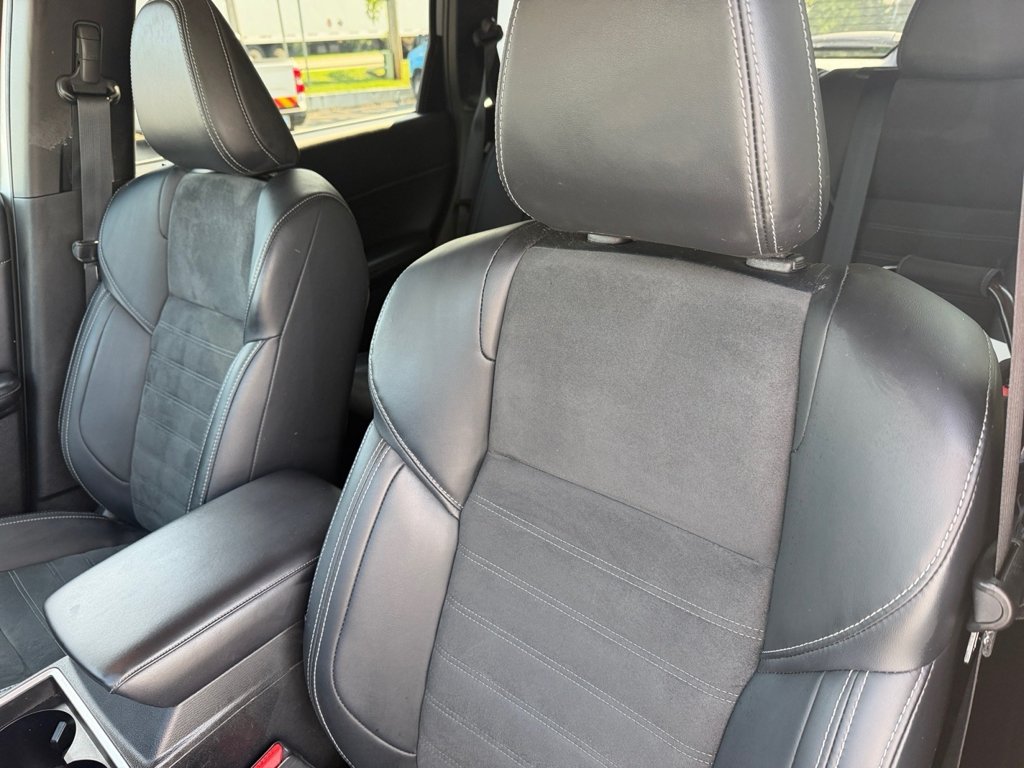Used 2024 Alloy Silver Metallic Mitsubishi SE image 15