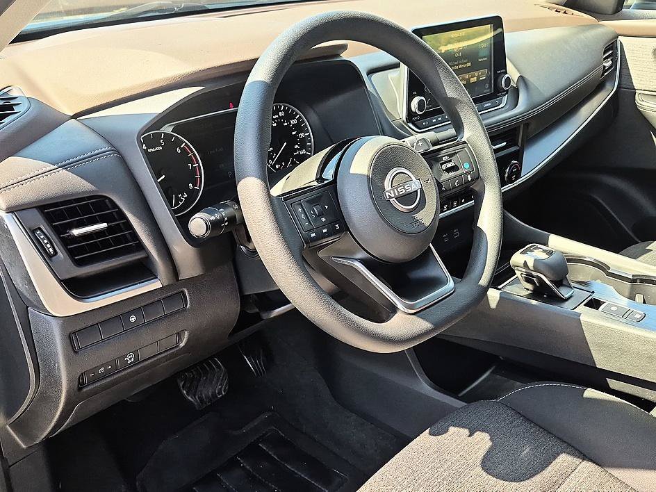 Used 2023 Gun Metallic Nissan SV image 16