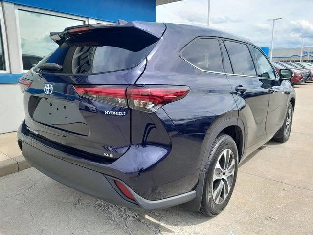 Used 2021  Toyota XLE image 8