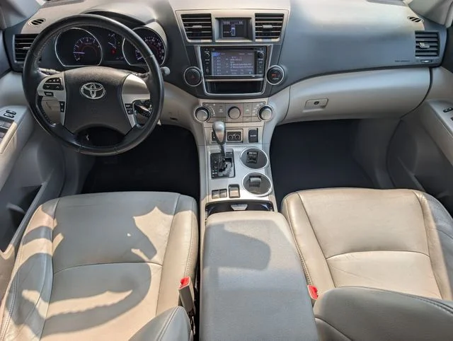 Used 2013 Black Toyota SE image 13