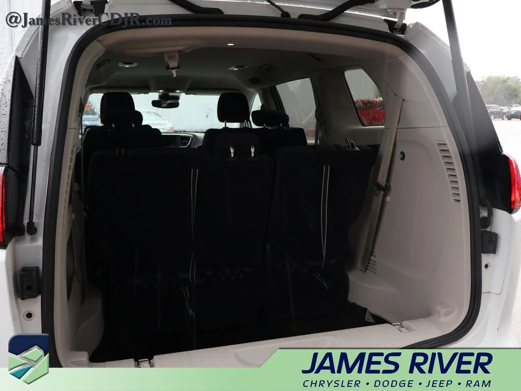 Used 2023 White Chrysler LX image 15