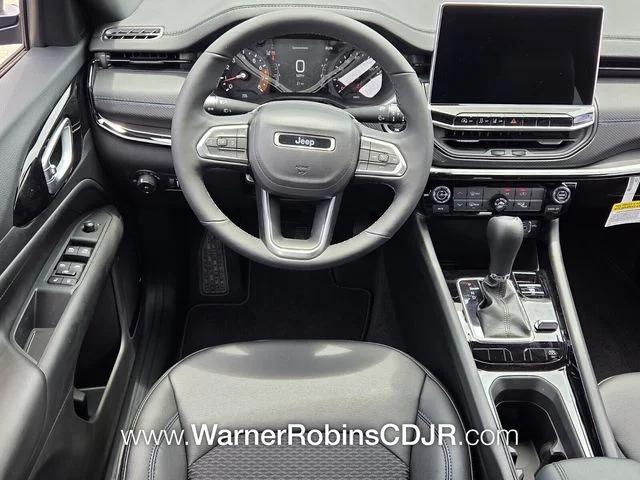 New 2026 Diamond Black Crystal Pearlcoat Jeep Latitude image 7