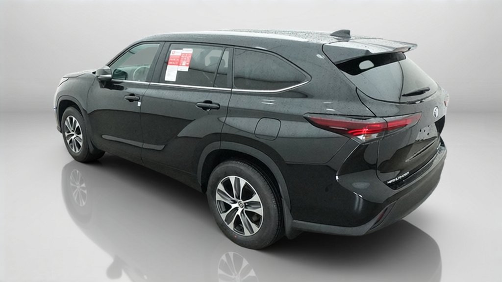 New 2026 Midnight Black Metallic Toyota XLE image 14