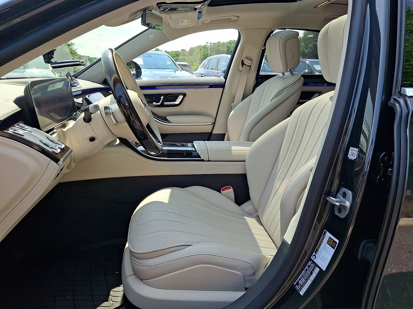 Certified Used 2023 Graphite Gray Metallic Mercedes-Benz 4MATIC® image 12
