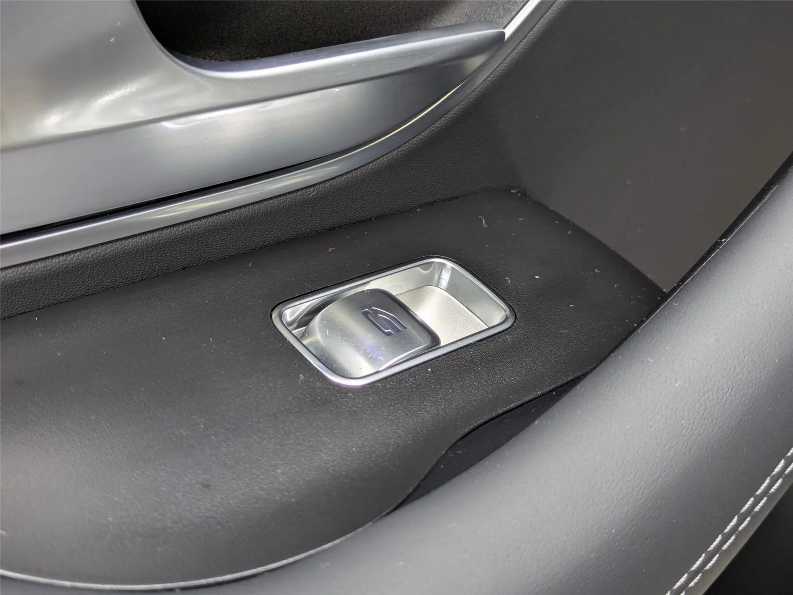 Used 2025 Obsidian Black Metallic Mercedes-Benz AMG® GLE 63 S image 28