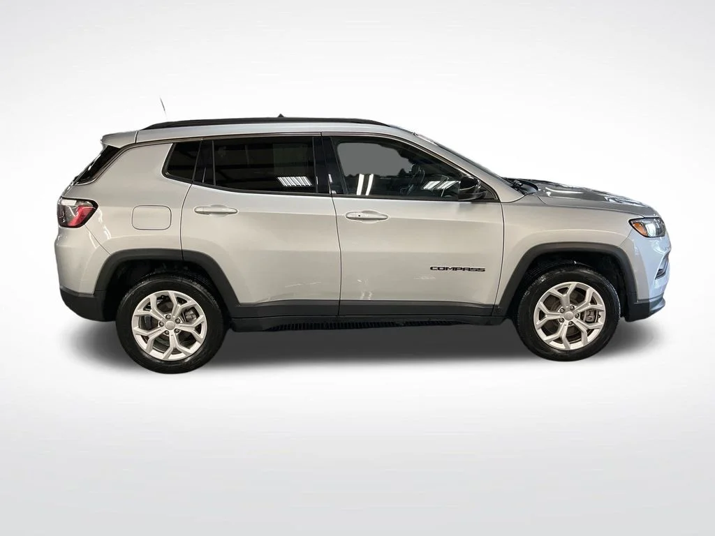 Certified Used 2024 Silver Jeep Latitude image 7