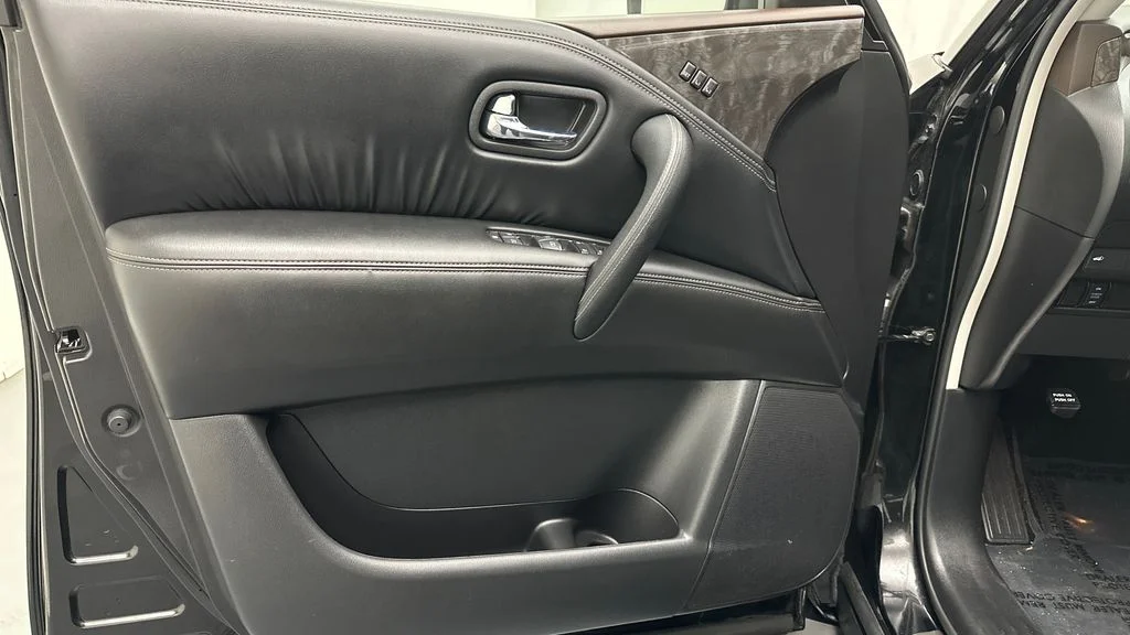 Used 2022 Black Nissan Platinum image 19