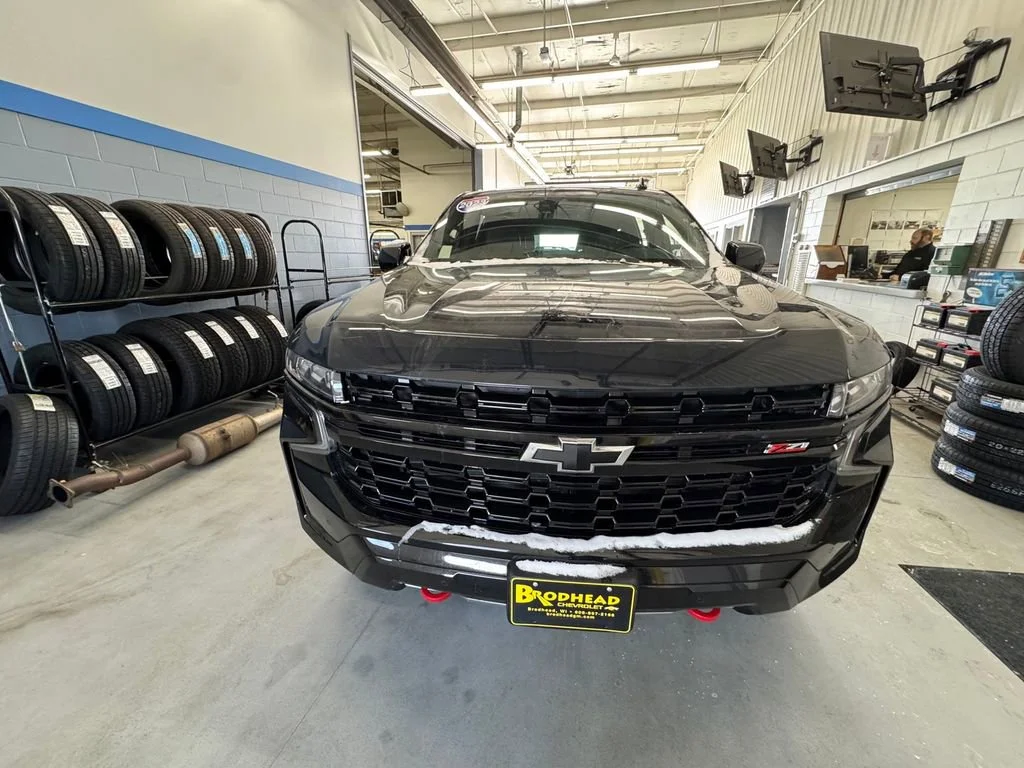 2023 Chevrolet Suburban Z71 - Photo 8