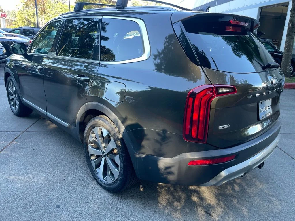 Used 2020 Dark Moss Kia S image 6